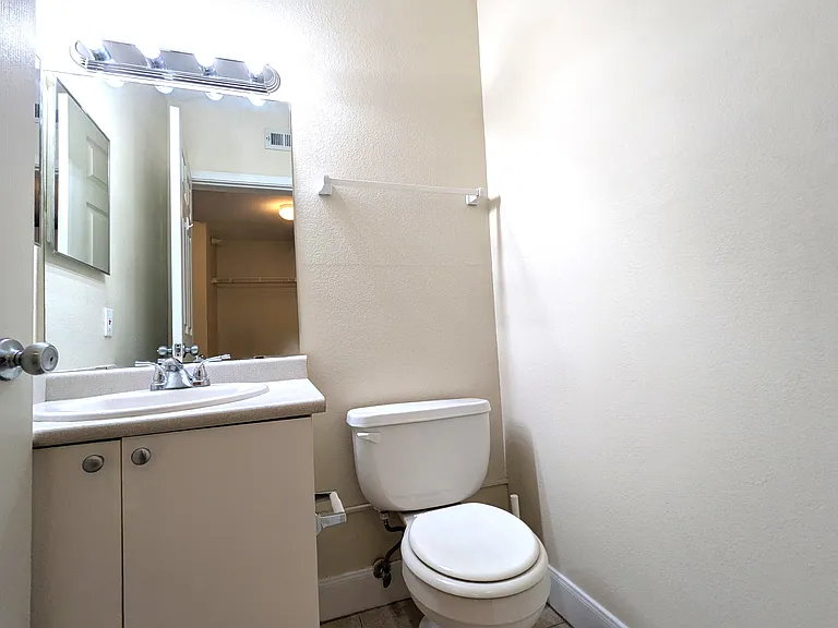 11624 Tomahawk Creek Pkwy #F — Photo 5
