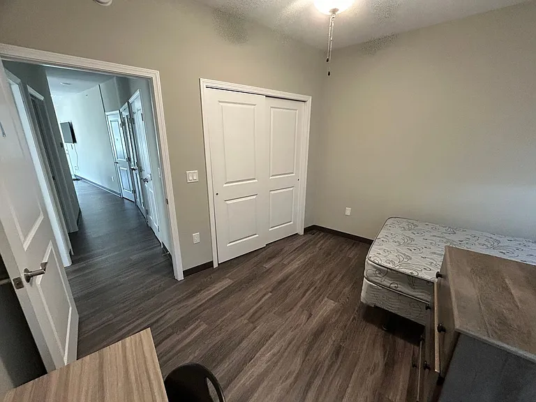 302 E Clark St — Photo 43