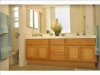 5th image of 1010 Lillian Ln