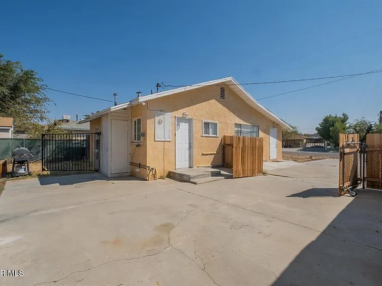 2725 Desert St #2725 — Photo 17