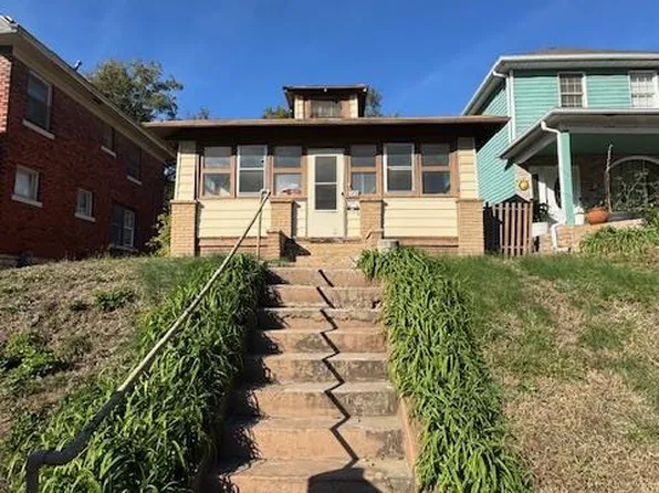 1016 Barnett Ave, Kansas City, KS 66102