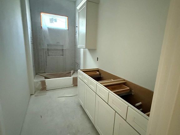 4th image of 604 Hi Cir W