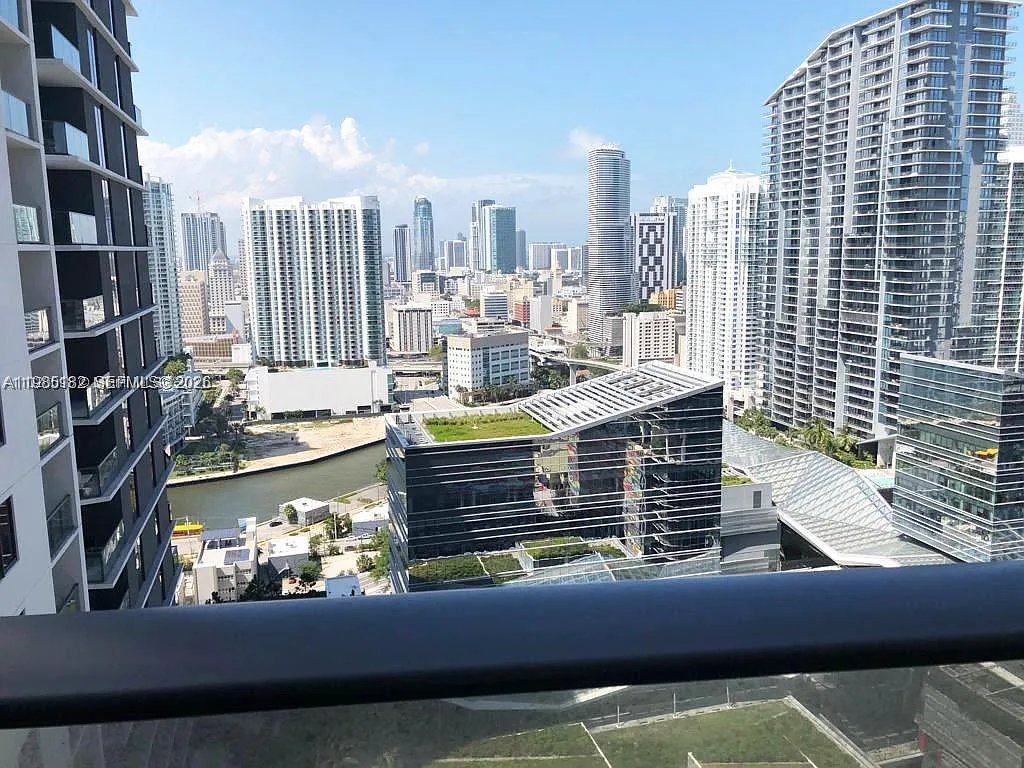 2 bed, 926 sqft, $5,100 — Photo 4