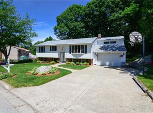 16 Flanders Dr, West Warwick, RI 02893