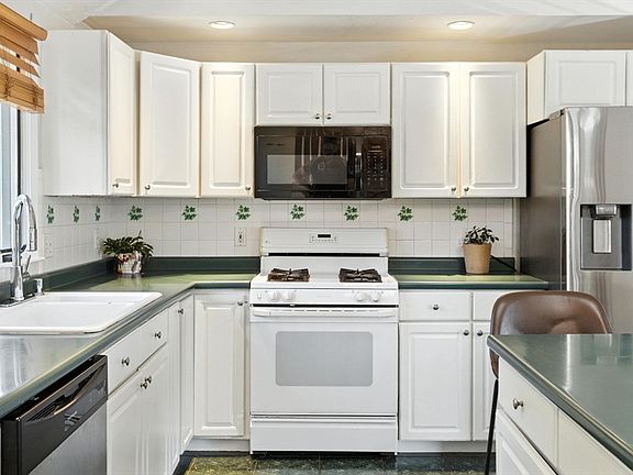 2nd image of 782 Bedford St