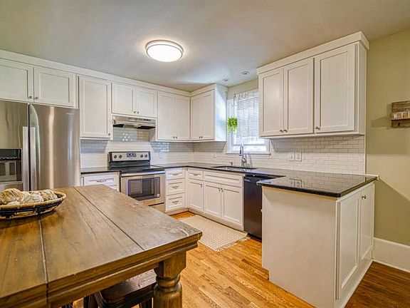 4th image of 151 Continental Dr