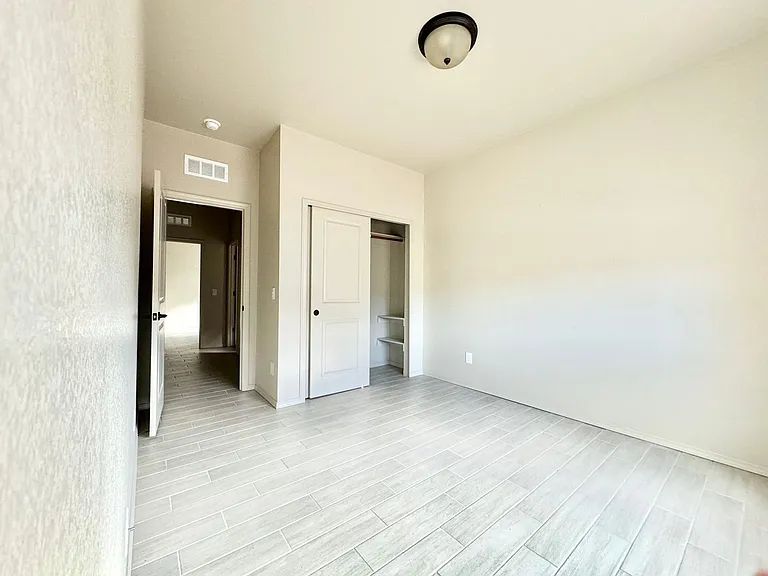 267 Berwick Pl — Photo 12