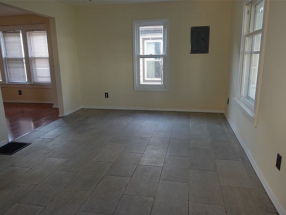 4th image of 518 Grand Ave