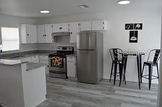 3 bed, 2.0 bath, 1355 sqft, $2,200 — Photo 2