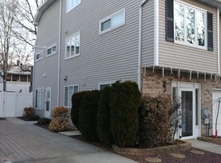 34 Robin Ct, Staten Island, NY 10309