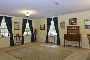 3rd image of 129 Lakeview Dr