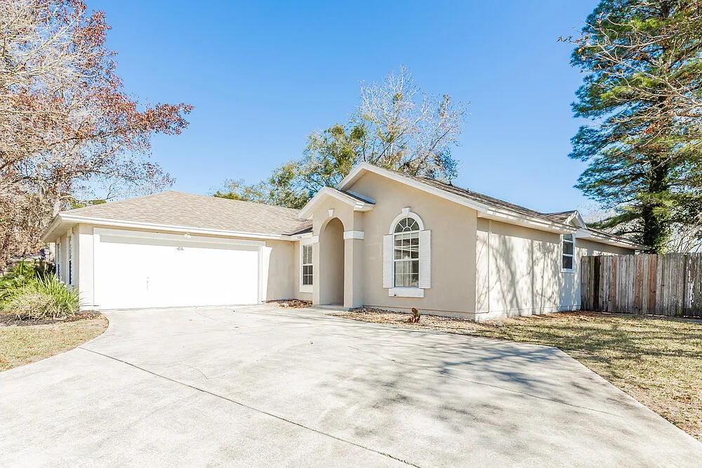 4 bed, 2.0 bath, 1669 sqft, $2,820 — Photo 3