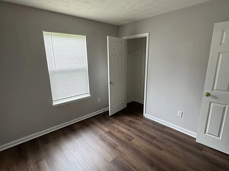3240 Crestwell Dr — Photo 5