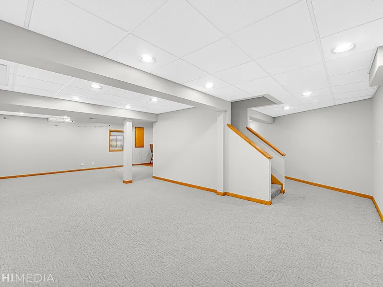 1341 E Thacker St — Photo 28