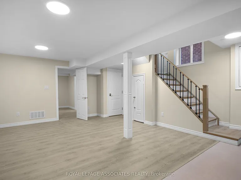 6120 Clover Ridge Cres #BASEMENT — Photo 5