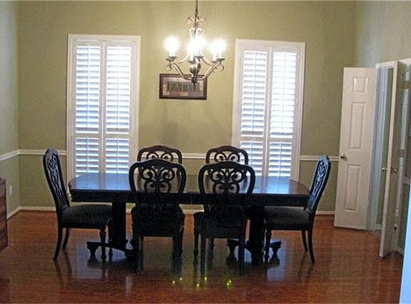 FORMAL DINING ROOM