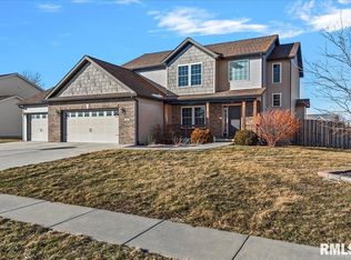 501 Harbor Pointe Dr, Chatham, IL 62629