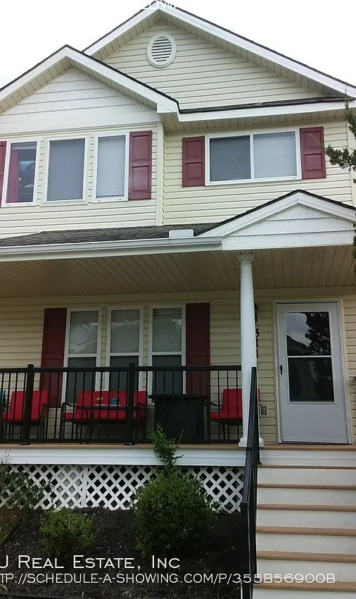 3 bed, 2.5 bath, $1,650 — Photo 1