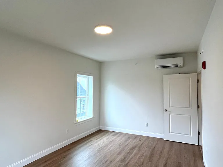 386 Saint John St #7 — Photo 13