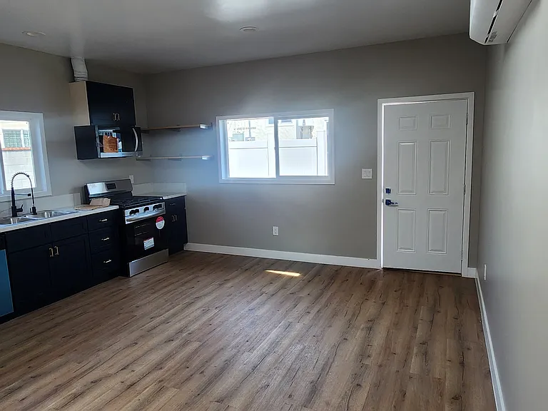 2130 W 80th St #1 — Photo 8