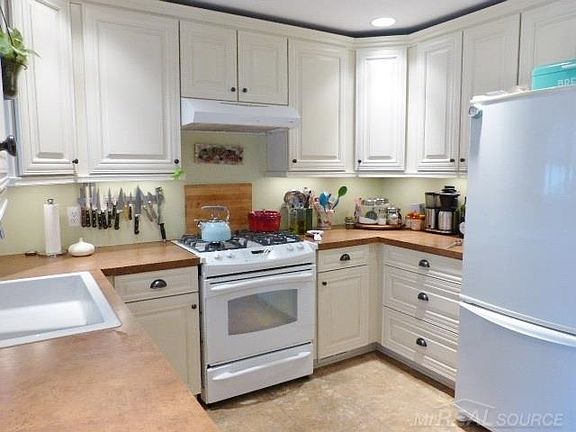 5th image of 15274 Everly St