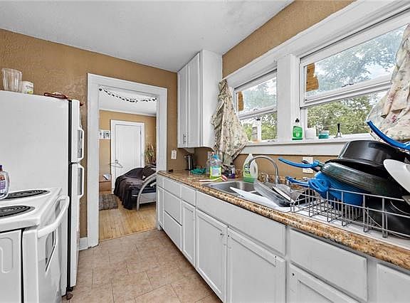 3rd image of 3401 S Benton Ave