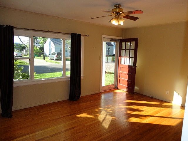 2nd image of 206 Conner St