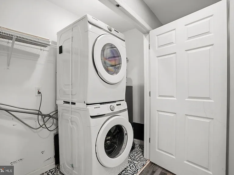 283 Shorewood Dr — Photo 22