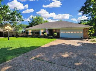1122 Green River Trl, Cleburne, TX 76033