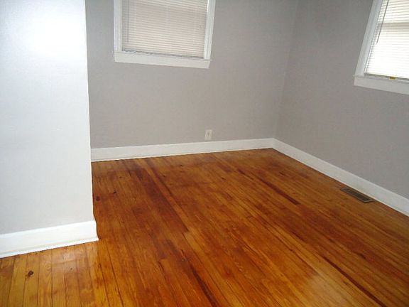 4th image of 776 Oakland Dr