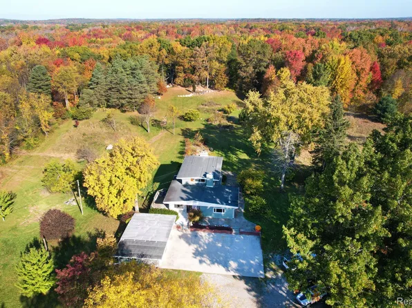 600 W Predmore Rd, Oakland, MI 48363