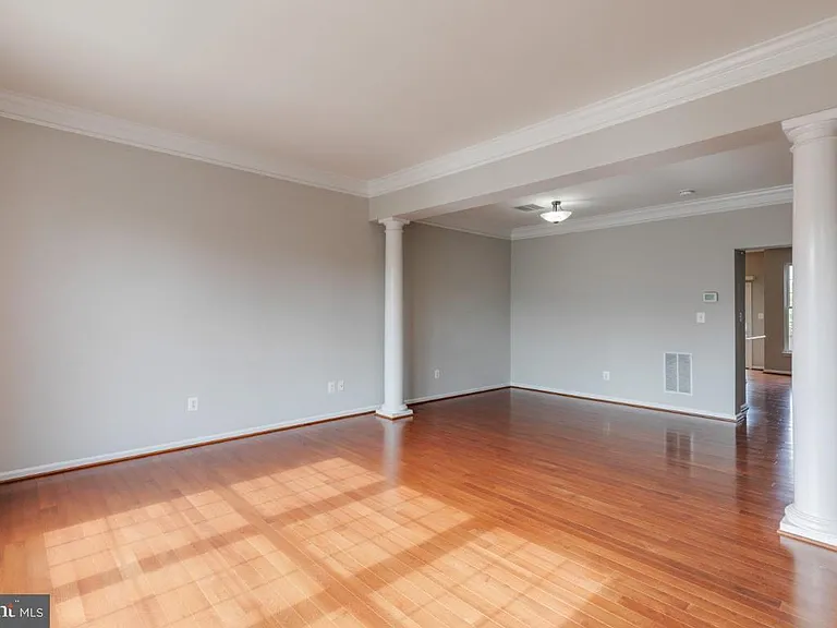 25286 McIntyre Sq — Photo 3