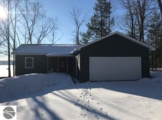 10473 Wildwood Rd, Interlochen, MI 49643