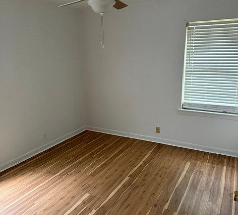3rd image of 1402 Hillcrest Dr