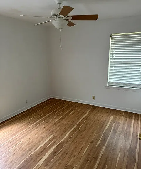 1402 Hillcrest Dr — Photo 3