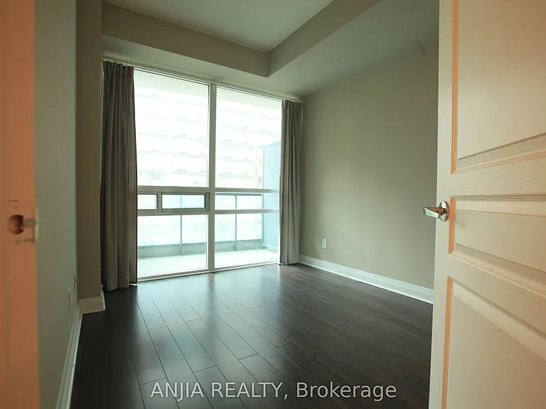 1121 Bay St #805 — Photo 6