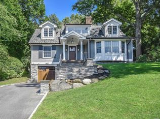 15 Beverly Rd, Port Washington, NY 11050