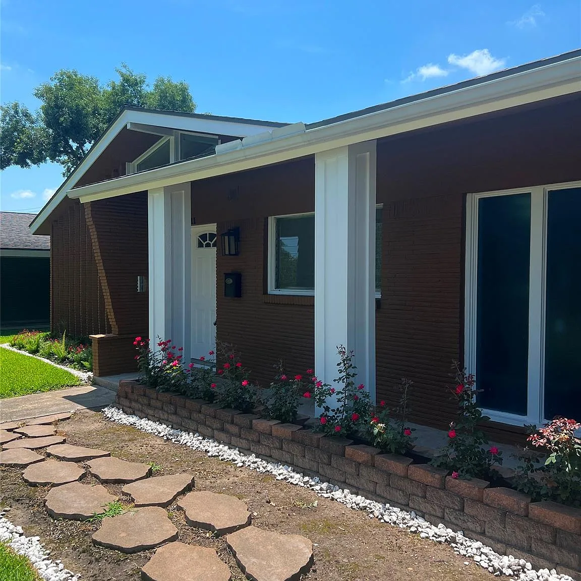 3 bed, 2.5 bath, 1616 sqft, $3,000 — Photo 2