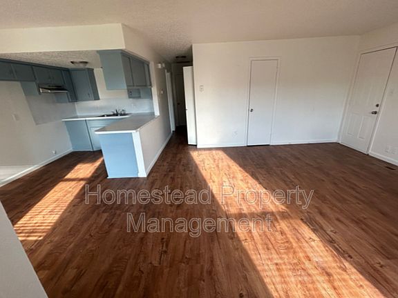 3rd image of 1006 Acacia Cir