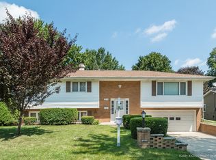 1939 Opal Dr, Aurora, IL 60506