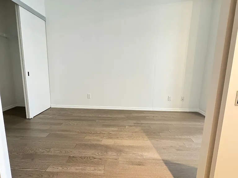 5 Soudan Ave #914 — Photo 15