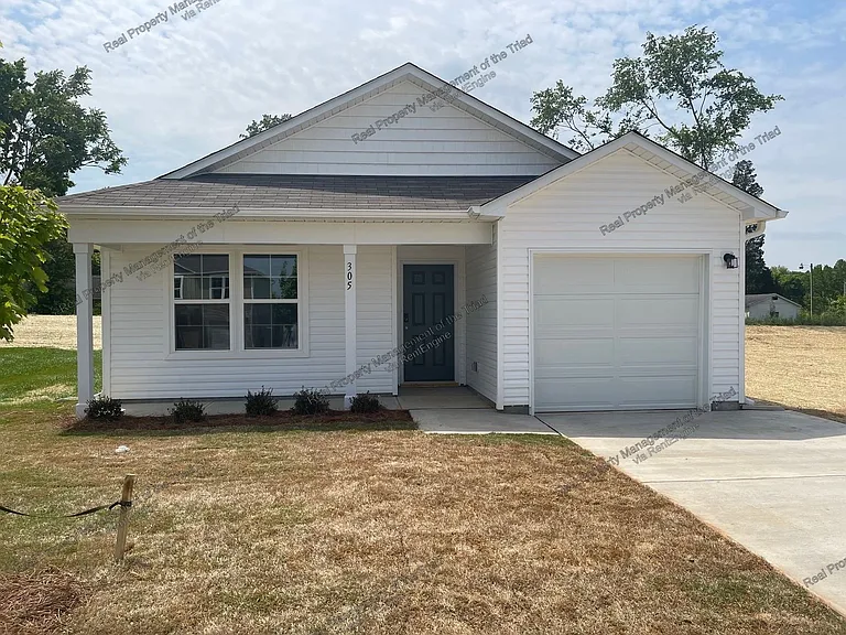 305 Pearson Dr — Photo 1