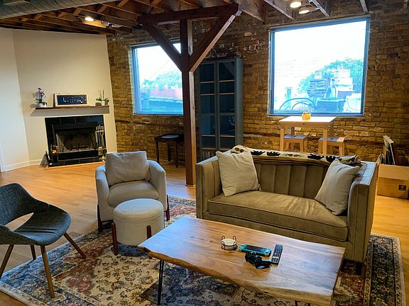 2nd image of 2310 N Lincoln Ave #4