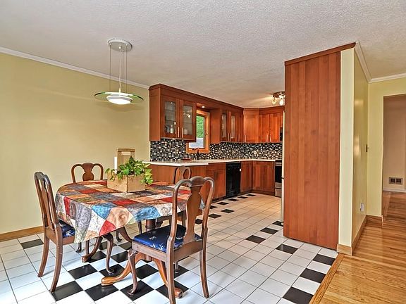 5th image of 448 Glenallen St