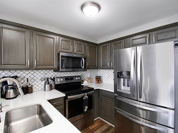 4th image of 35036 Windsor Dr