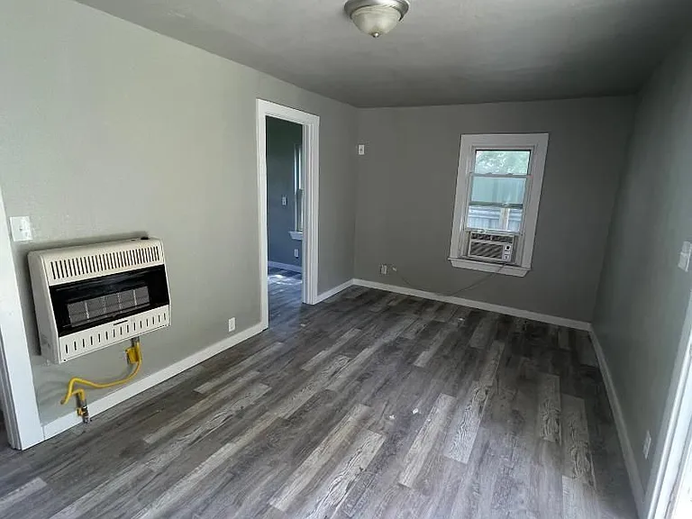 623 E Acres St — Photo 2