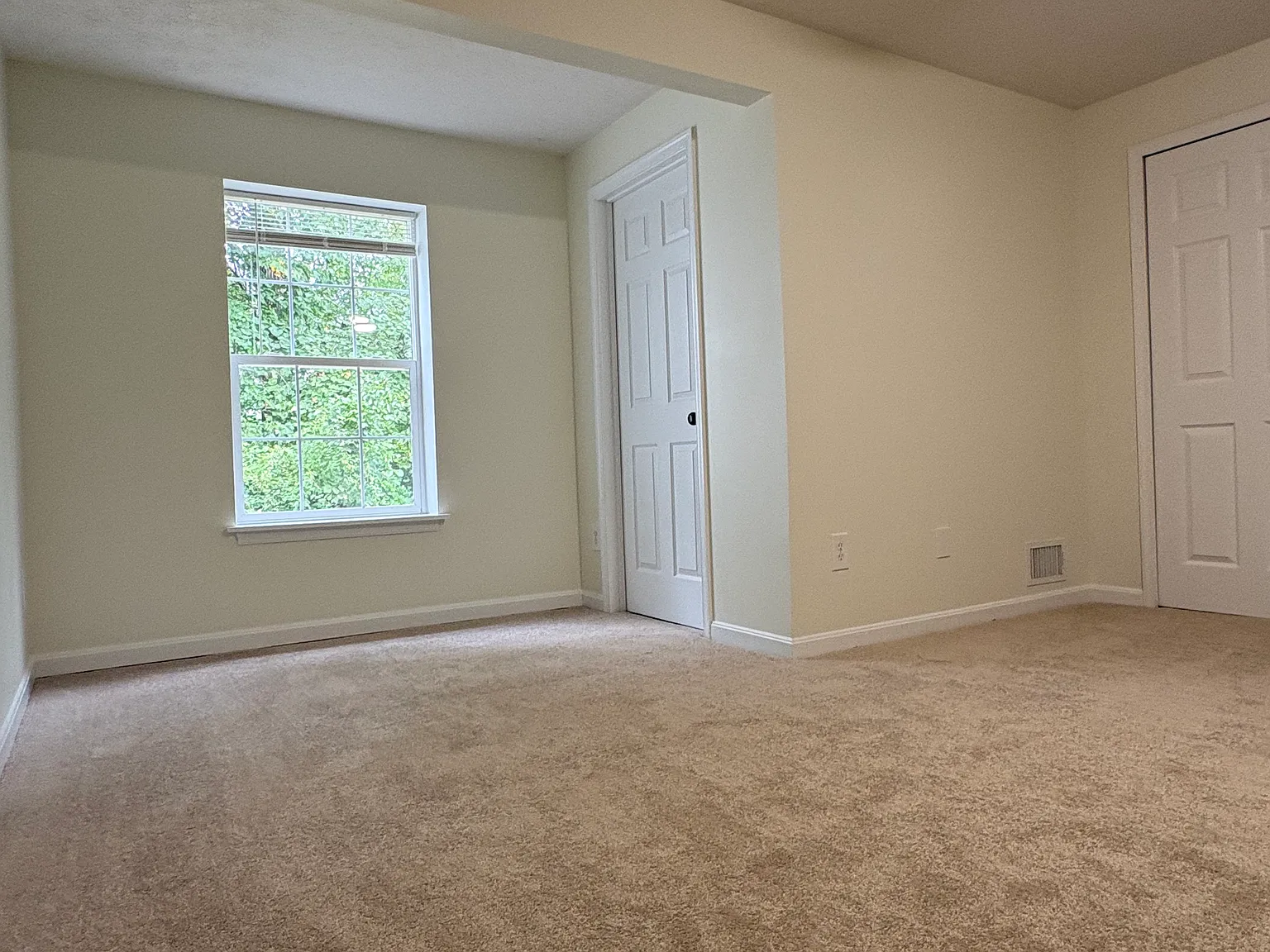 2 bed, 1200 sqft, $1,300 — Photo 2