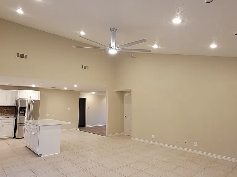 250 S Clover St — Photo 6