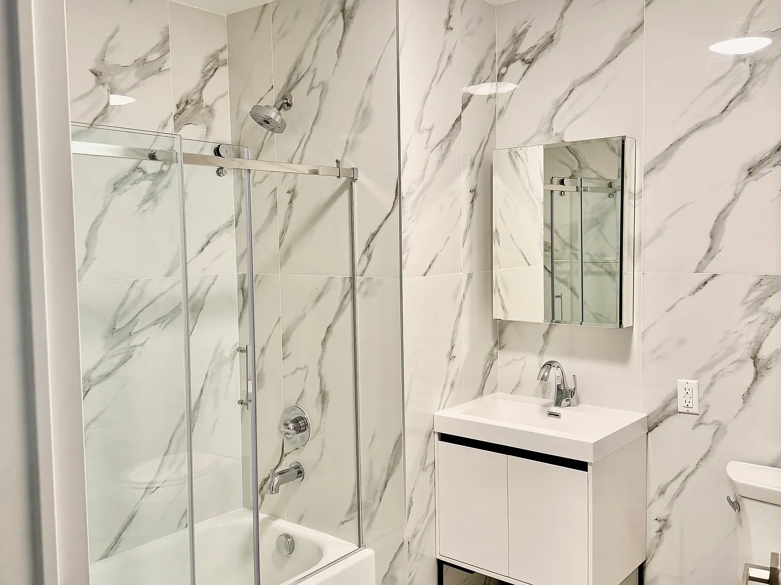 1 bed, $2,300 — Photo 3