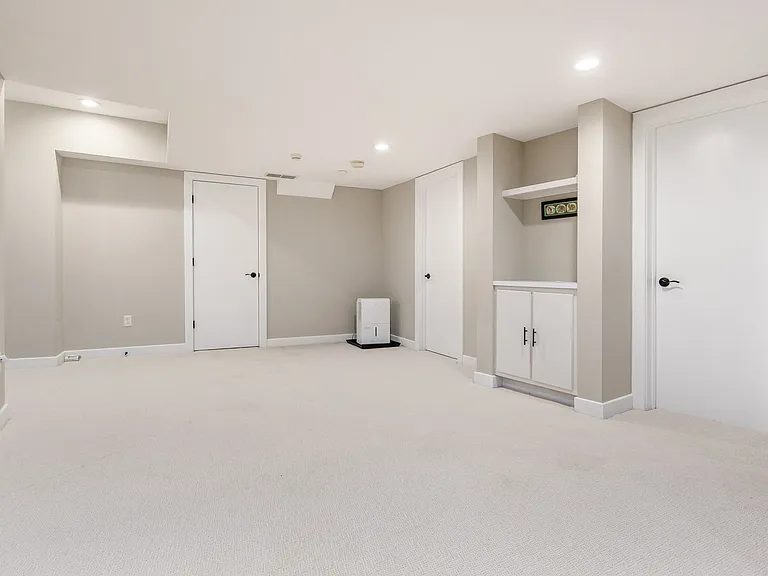 4602 Sandwich Ct — Photo 38